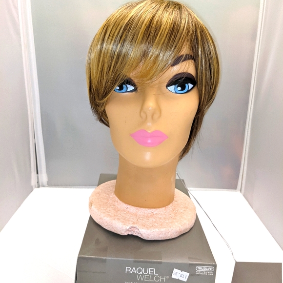 Raquel Welch - Modern Love Wig - Picture 1 of 13